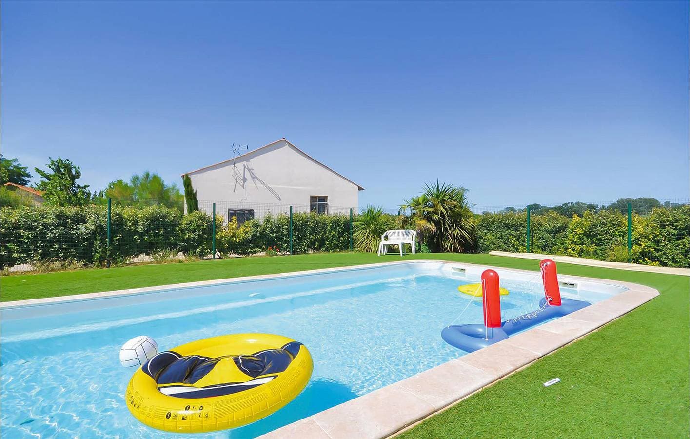 Foto 2 von 31: Geräumige Wohnung mit Pool & Garage, 900m zur Rhone
