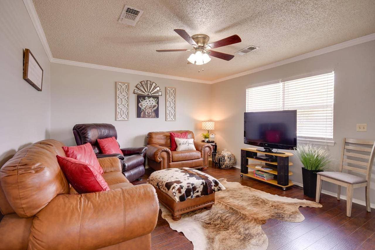 Pet-Friendly Vacation Rental with Yard in Canyon 1