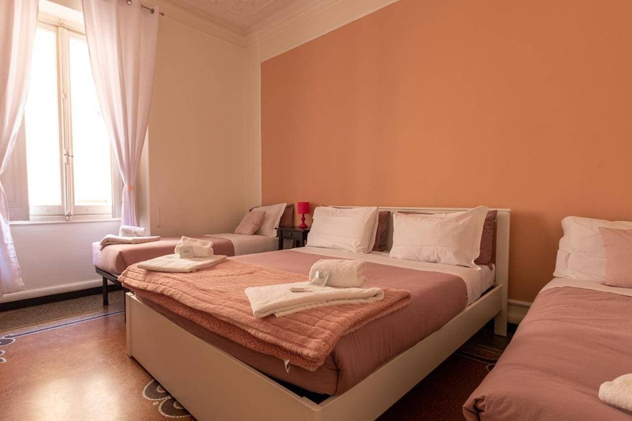 Foto 9 von 12: Quadruple Room with Private Bathroom