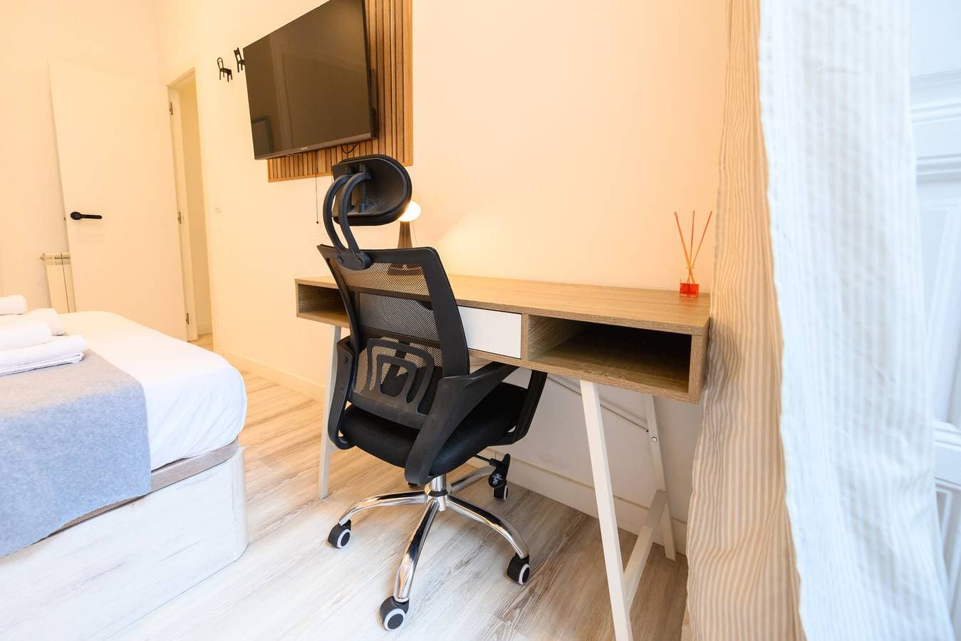 Foto 7 von 18: M Los Ángeles: habitación con comodidad