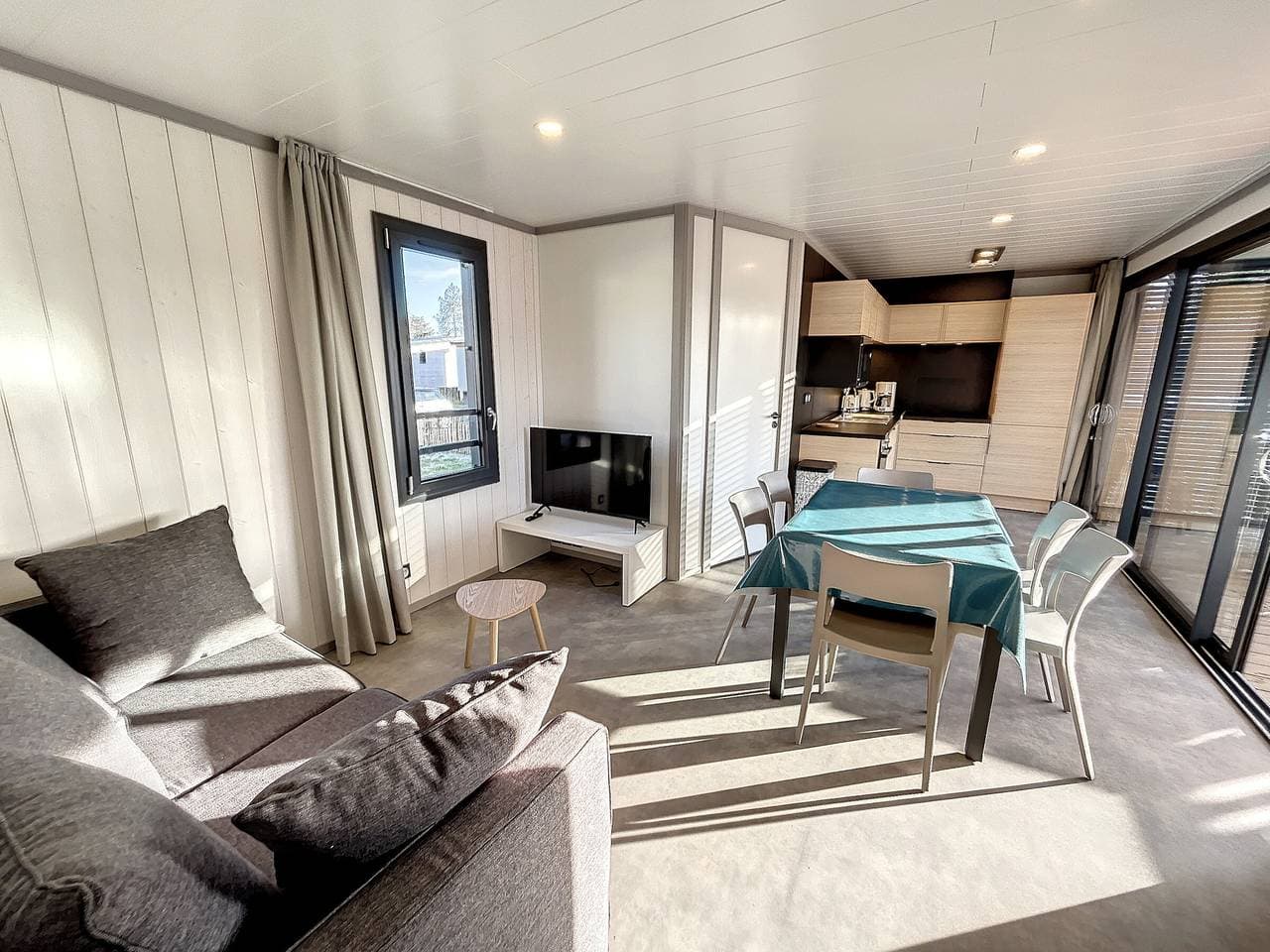 Foto 4 von 23: Luxus-Chalet mit Pool, WLAN, 6 Schlafplätze, Nähe Strand und Zentrum