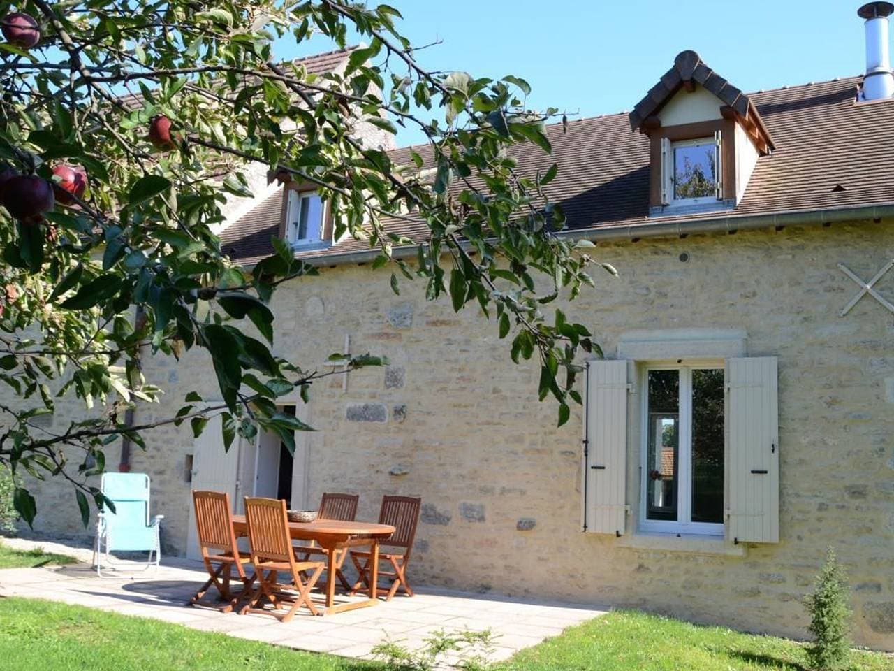 Renoviertes Steinhaus nahe Beaune, 2 Schlafzimmer, privater Garten, Klimaanlage, Parkplatz 1