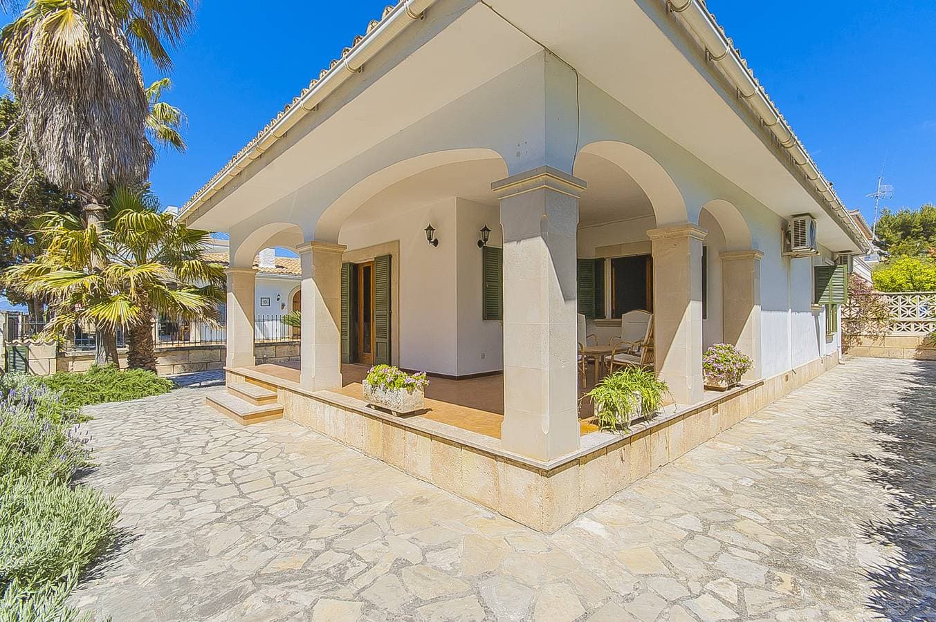 Foto 2 von 30: Villa für 6 Personen mit Terrasse