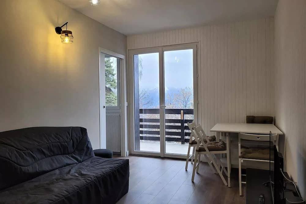 Foto 5 von 11: Square-meter studio, sleeps 4, east-facing, balcony with a beautiful view of the valley