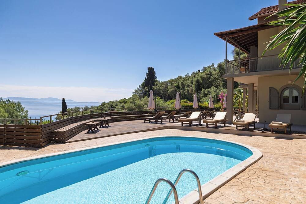 Studio with Sea View and Communal Pool 1