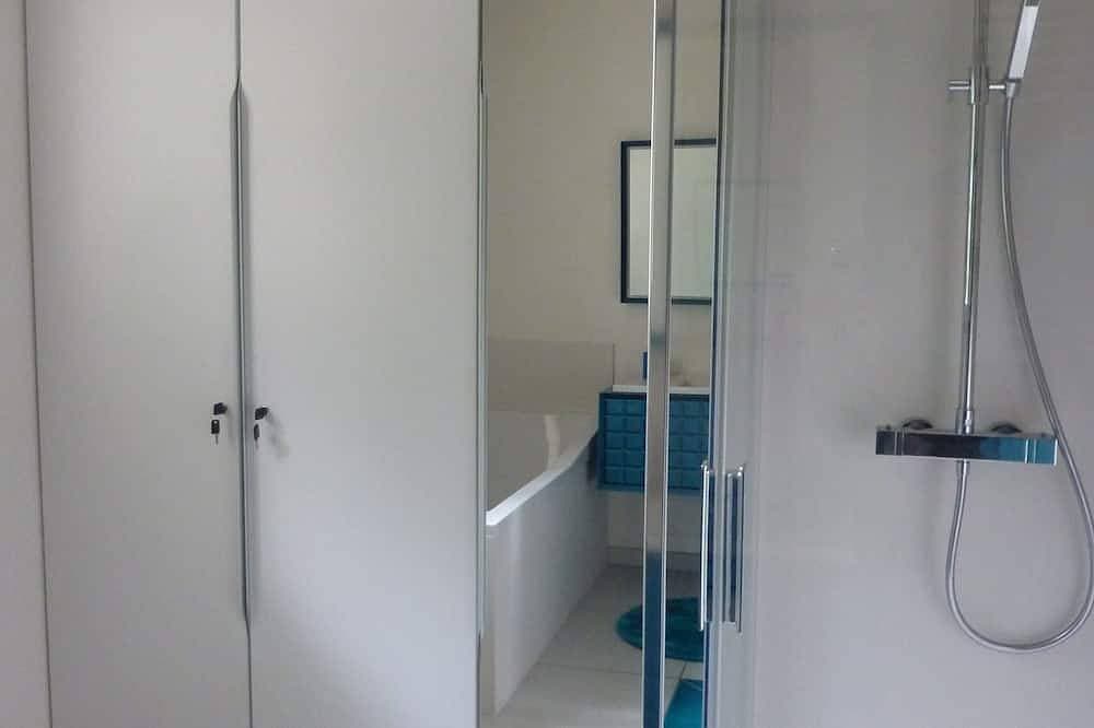 Foto 13 von 30: Komfortable Villa im Herzen eines Gartens mit Olivenbäumen.