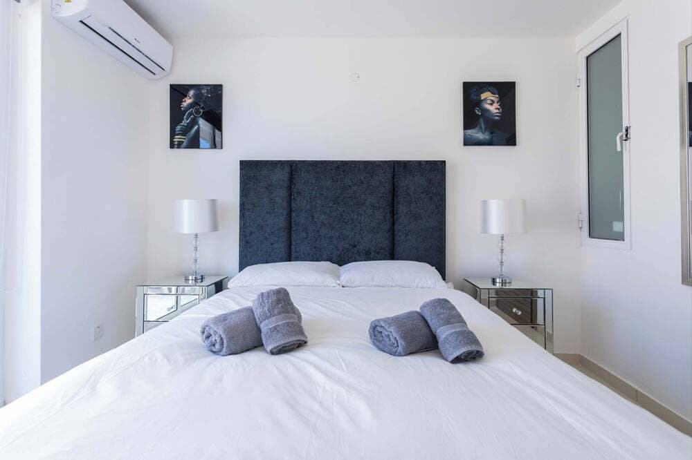 Foto 6 von 29: Terrace & Sea Views - Saint Julian's Spacious 3Br
