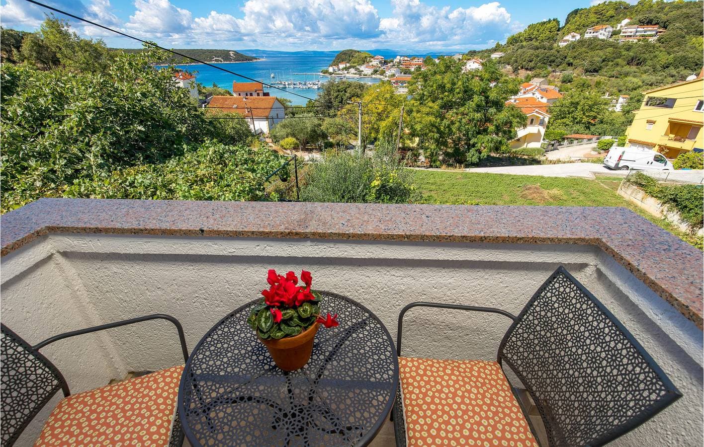 Foto 13 von 31: Gemütliche Ferienwohnung mit Meerblick und Terrasse, in der Nähe von Skipper Pizza