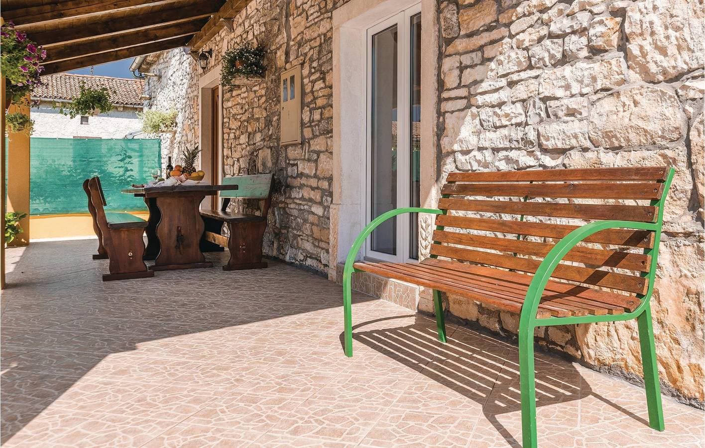Foto 12 von 34: Gemütliche 2-Zimmer-Wohnung mit Terrasse, in der Nähe des Stadtzentrums von Sajini
