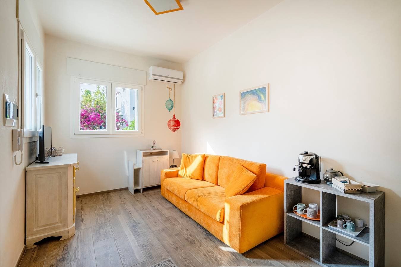 Foto 2 von 20: Ferienwohnung "Gufo Di Mare - Giallo" mit Meerblick und privater Terrasse
