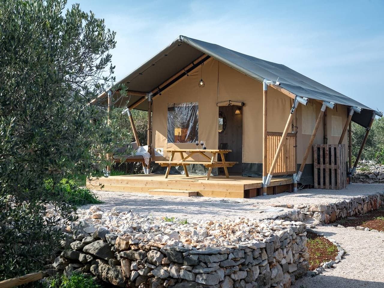 Insel-Glamping für 4 Personen mit Whirlpool 1