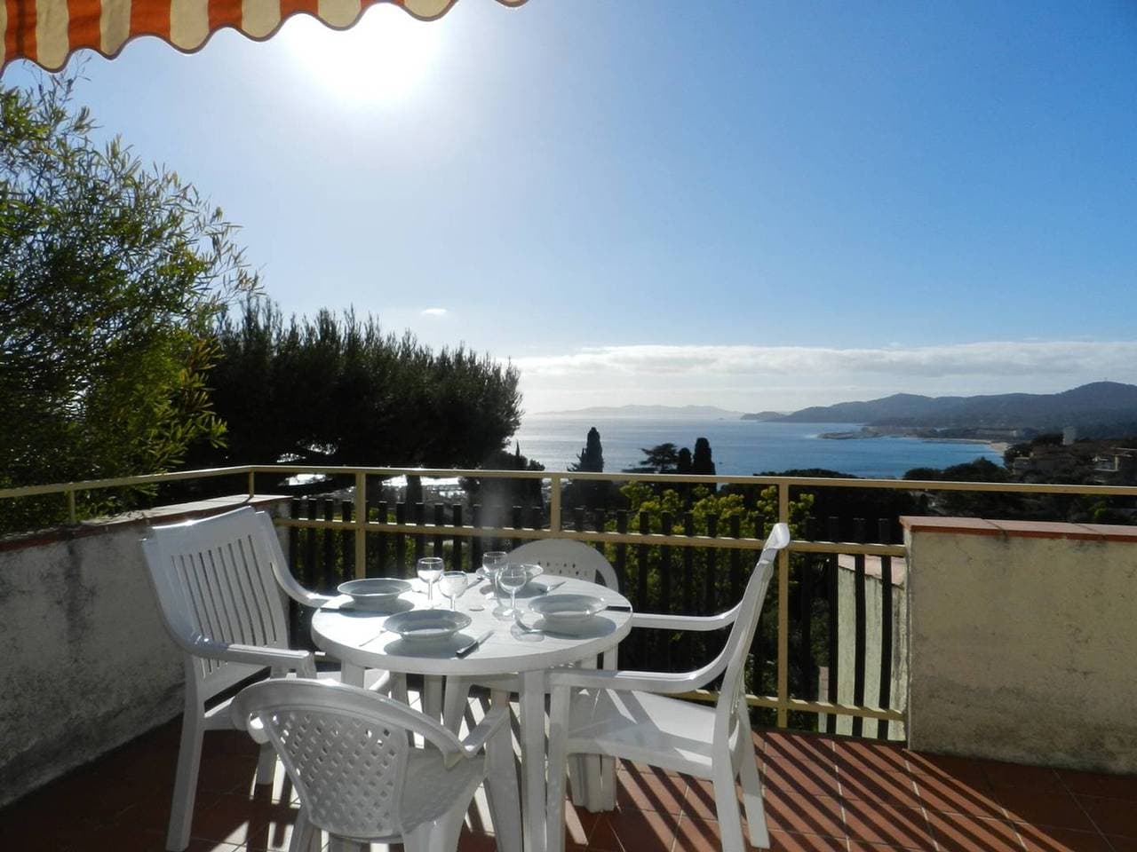 2-Zimmer-Wohnung mit Meerblick-Terrasse, Parkplatz in Le Lavandou 1
