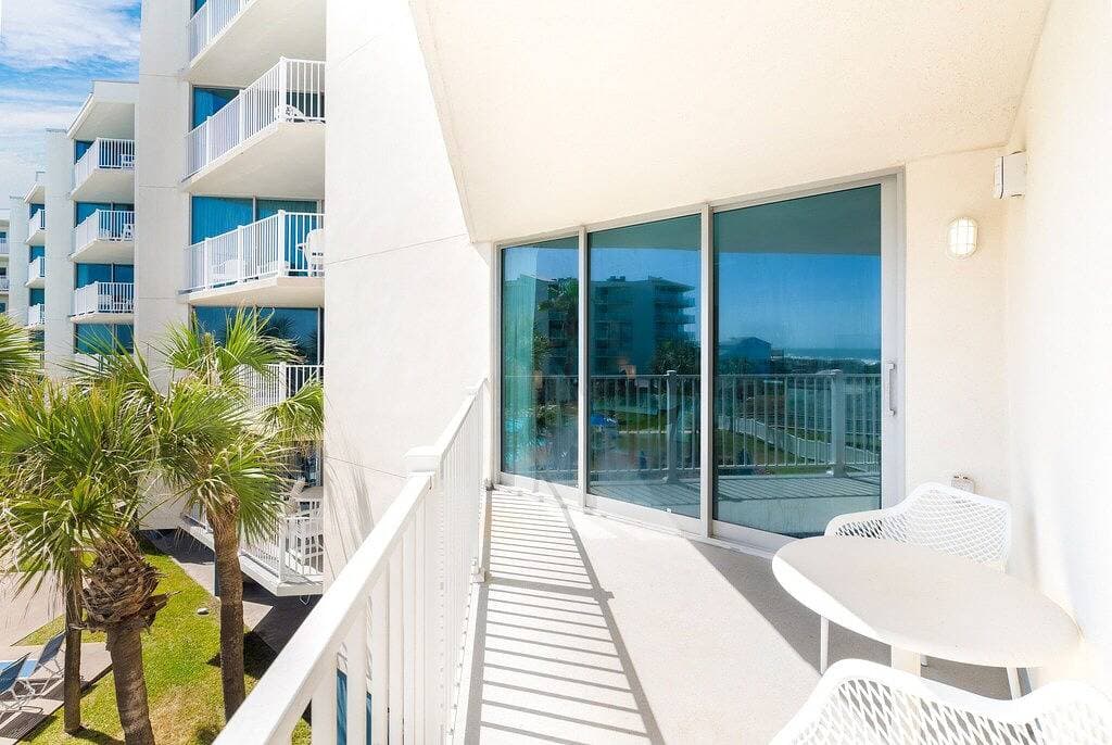 Foto 10 von 18: Sandcastle Condominium Unit 215