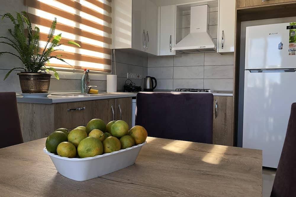 Seker Apartment: Kyrenia Stadtzentrum. Blick auf die Berge. Einfacher Zugriff. 1