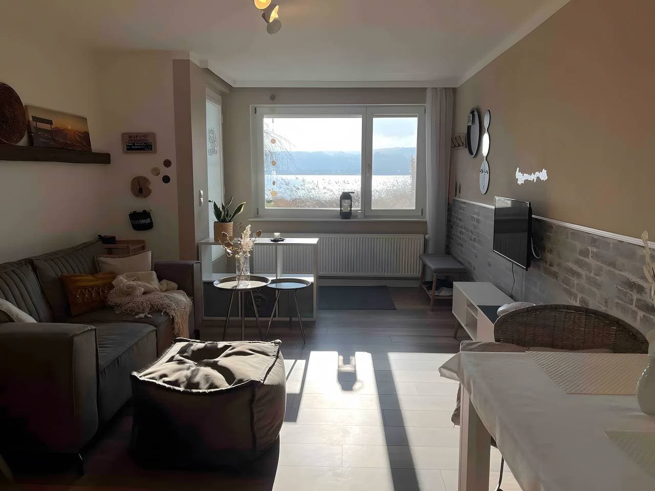 Foto 5 von 45: Premium Ferienwohnung 'Seezauber Direkt Am Wasser' mit Seeblick, privater Terrasse und WLAN