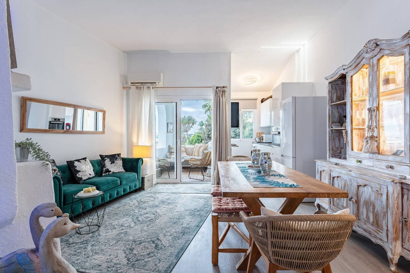 Foto 4 von 36: Ferienwohnung 'Beautiful Frontline' mit Gemeinschaftspool, Wi-Fi und Klimaanlage