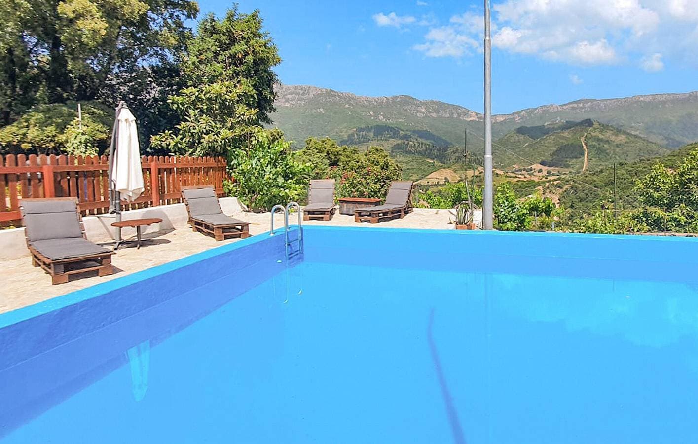 Foto 9 von 34: Appartement am Pool mit Parkplatz und AC