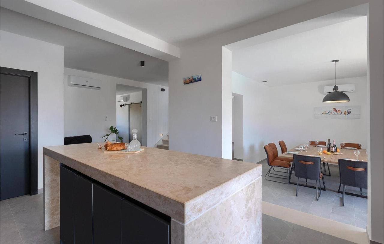 Foto 11 von 40: Seven-Bedroom Holiday Home