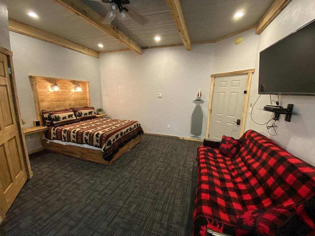 Foto 10 von 13: Fall Trailside Hotel 105: Sleeps 2, 1Br 1Ba Grill Laurel Highlands