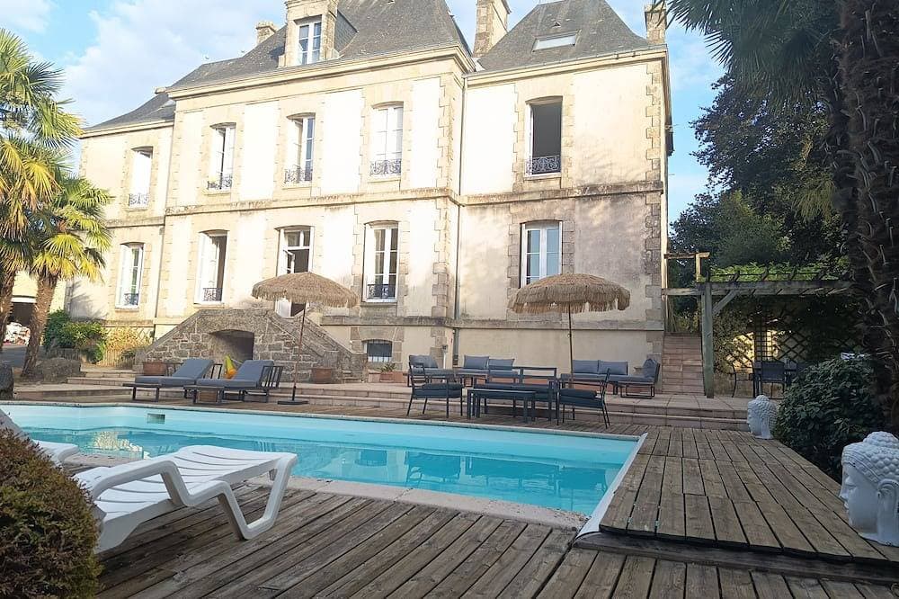 La Pierre Levée Castle Lodging, 15 Min from Puy du Fou 1