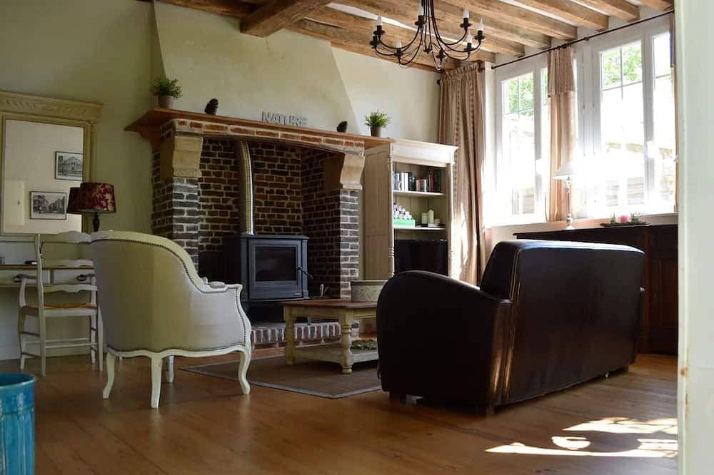 In the heart of the Pays d'Auge, charming little house... 1