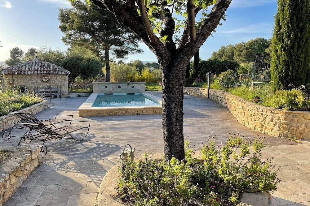 Gîte in a paradise setting with private pool 1