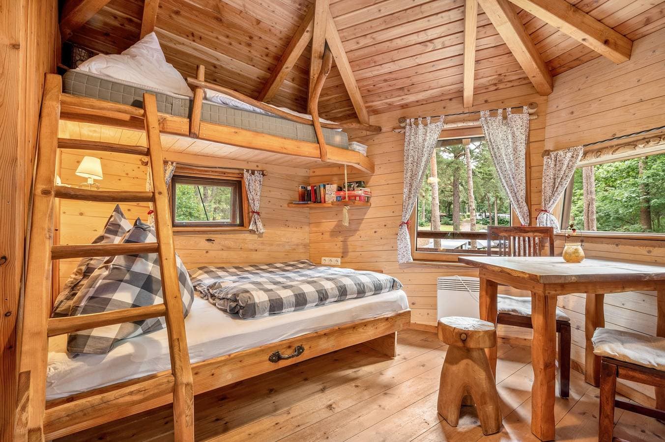 Foto 12 von 25: Ferienhaus 'Baumhaus Wernerwald' mit Balkon und WLAN