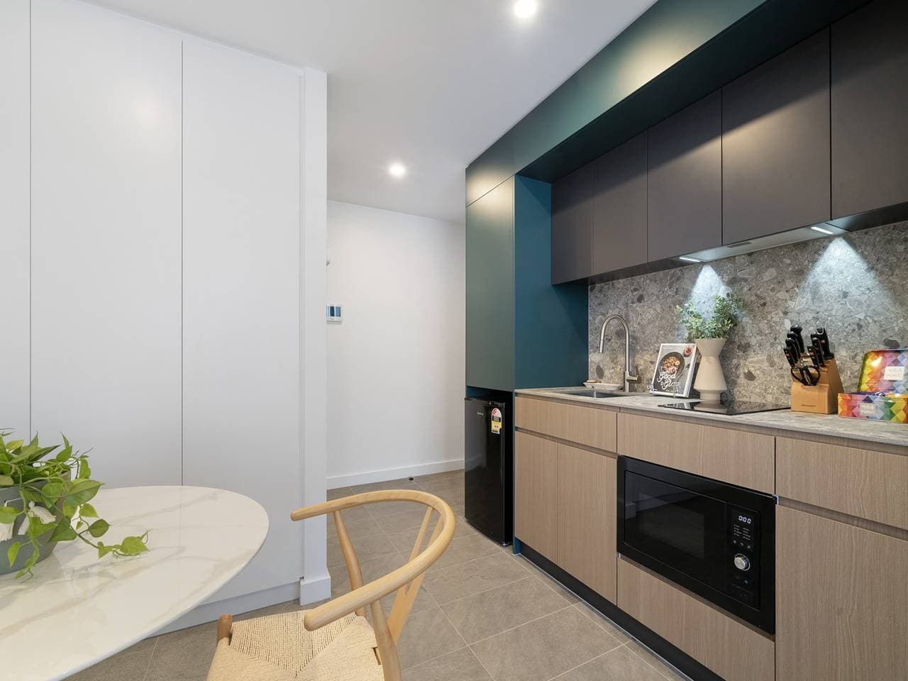 Foto 9 von 29: Modernes Studio mit Zugang zu Dachterrasse und Grillplatz