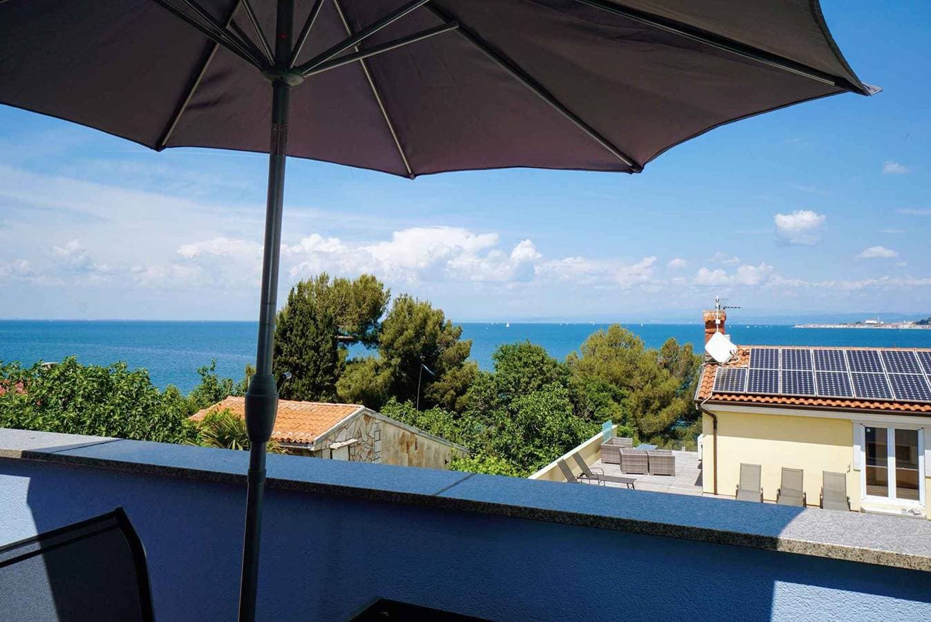 Ferienwohnung mit Balkon und Meerblick 1