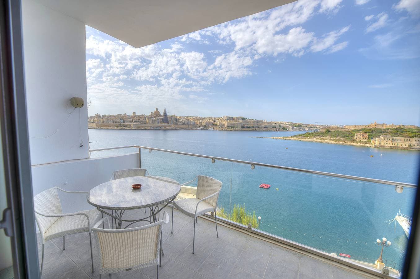 Foto 6 von 31: Ferienwohnung für 6 Personen mit Balkon