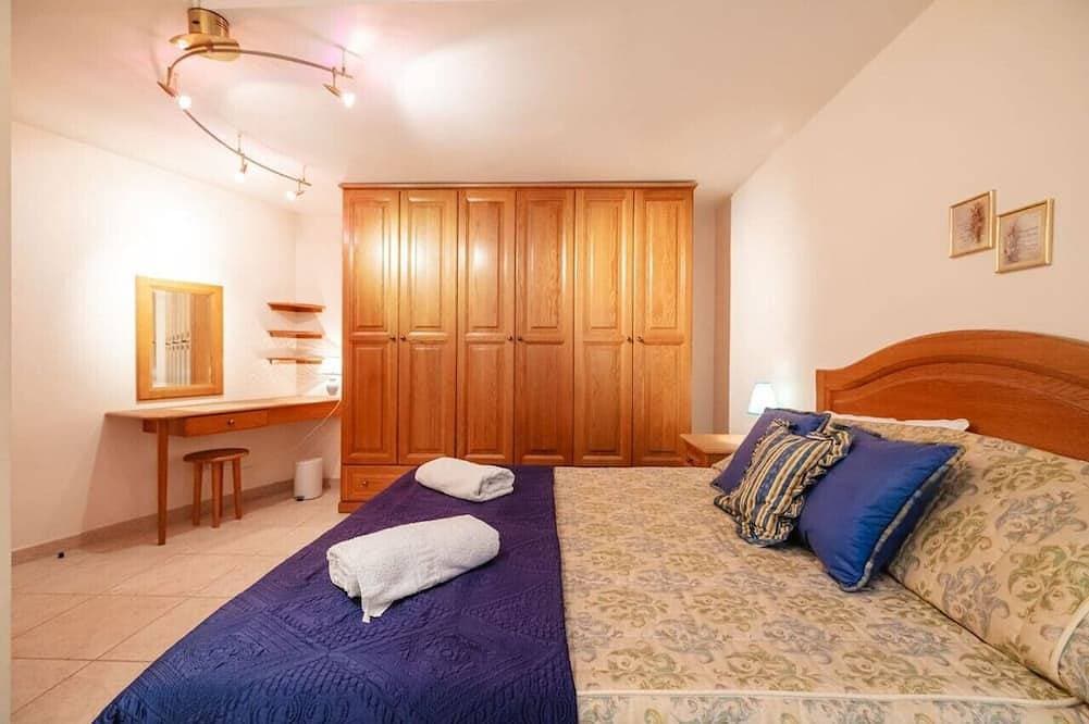 Foto 6 von 20: Charming Modern Seaview Apartment in Central Portomaso