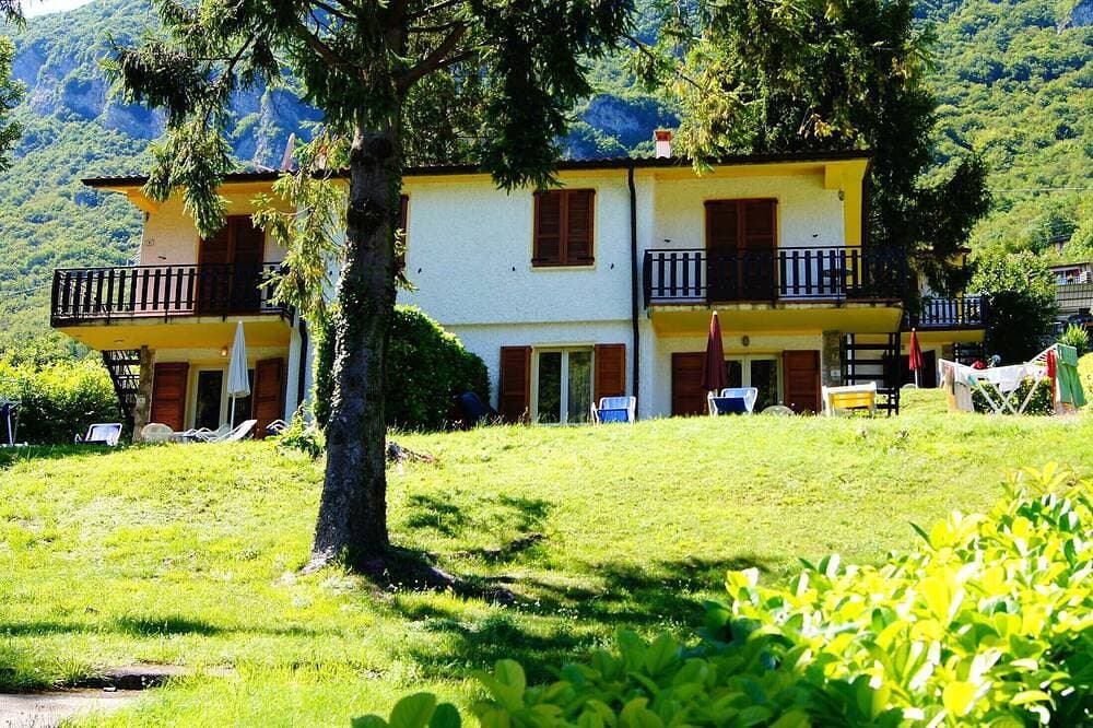 Foto 8 von 30: Direkt am See mit Terrasse für sieben Personen