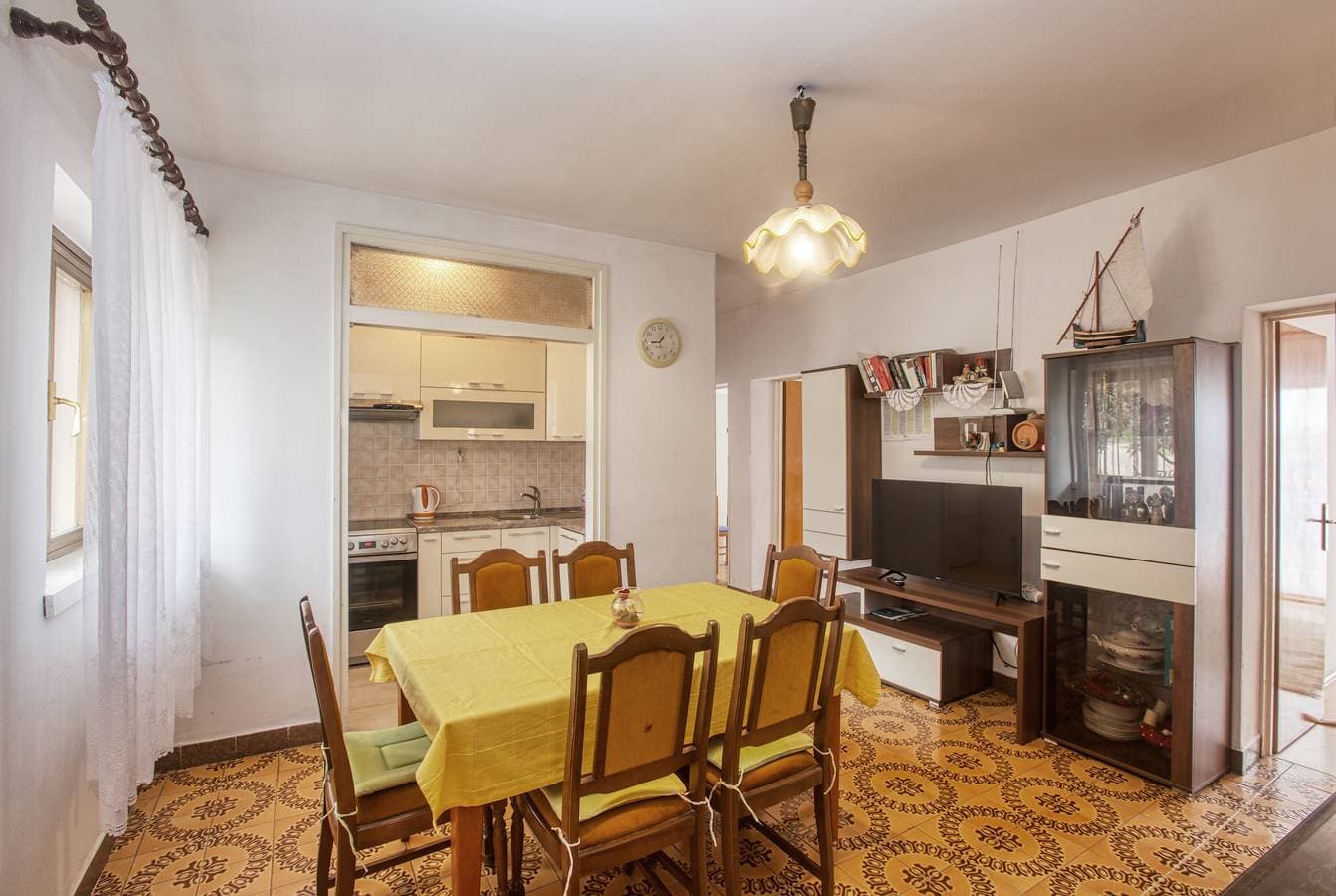 Foto 10 von 50: 4-Zimmer-Ferienwohnung mit Terrasse und Meerblick Grebastica, Sibenik A-482-a