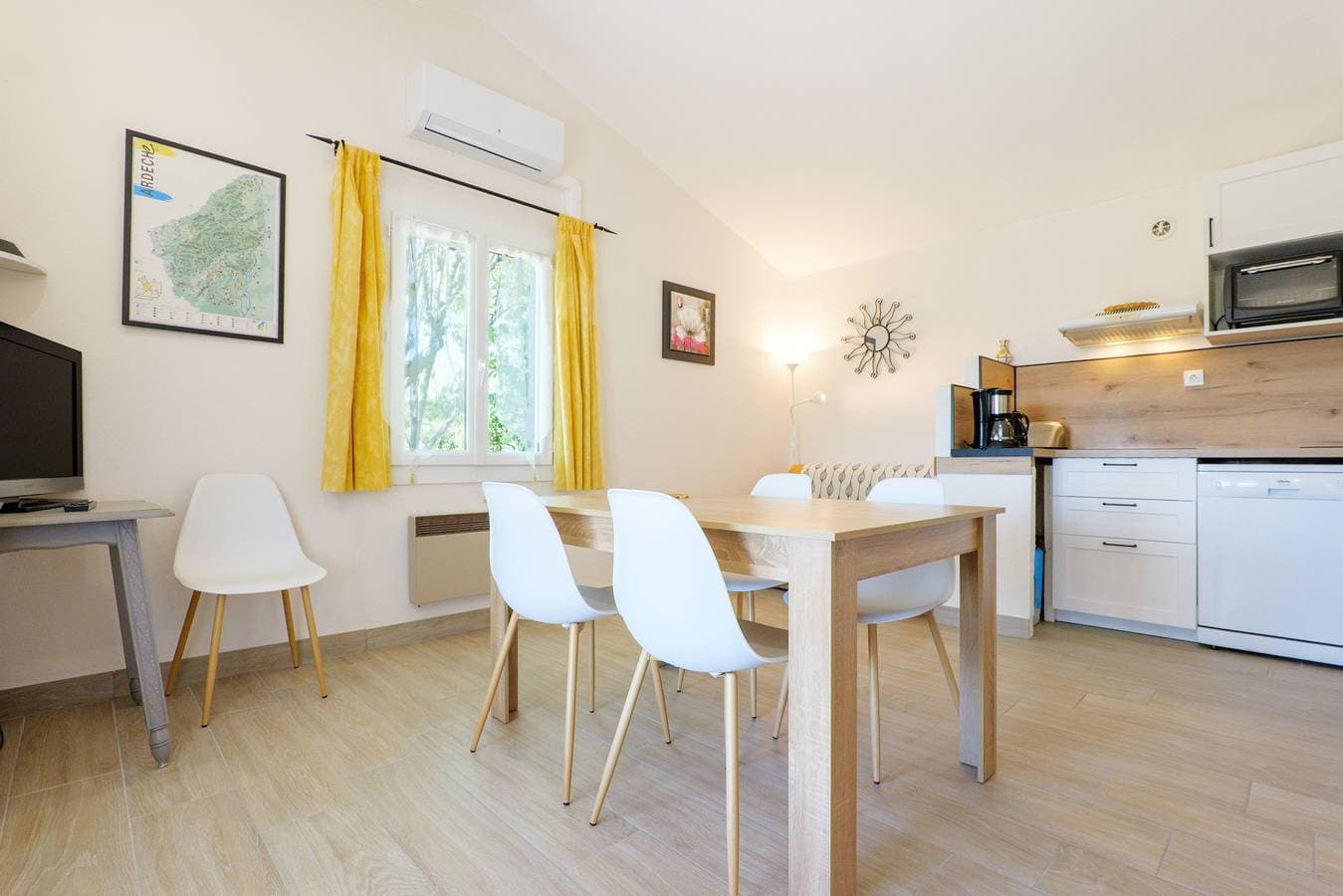 Foto 6 von 34: Gîte Le Micocoulier La Fontinelle – Panorama, Pool & Komfort in der Ardèche