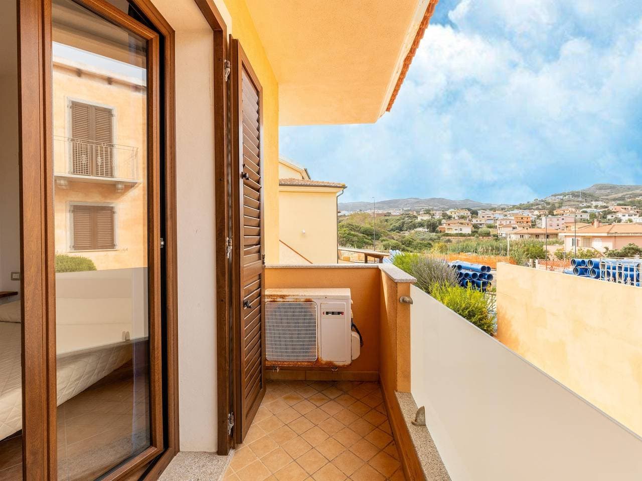 Foto 12 von 30: In einer Wohnung mit privater Terrasse und Klimaanlage