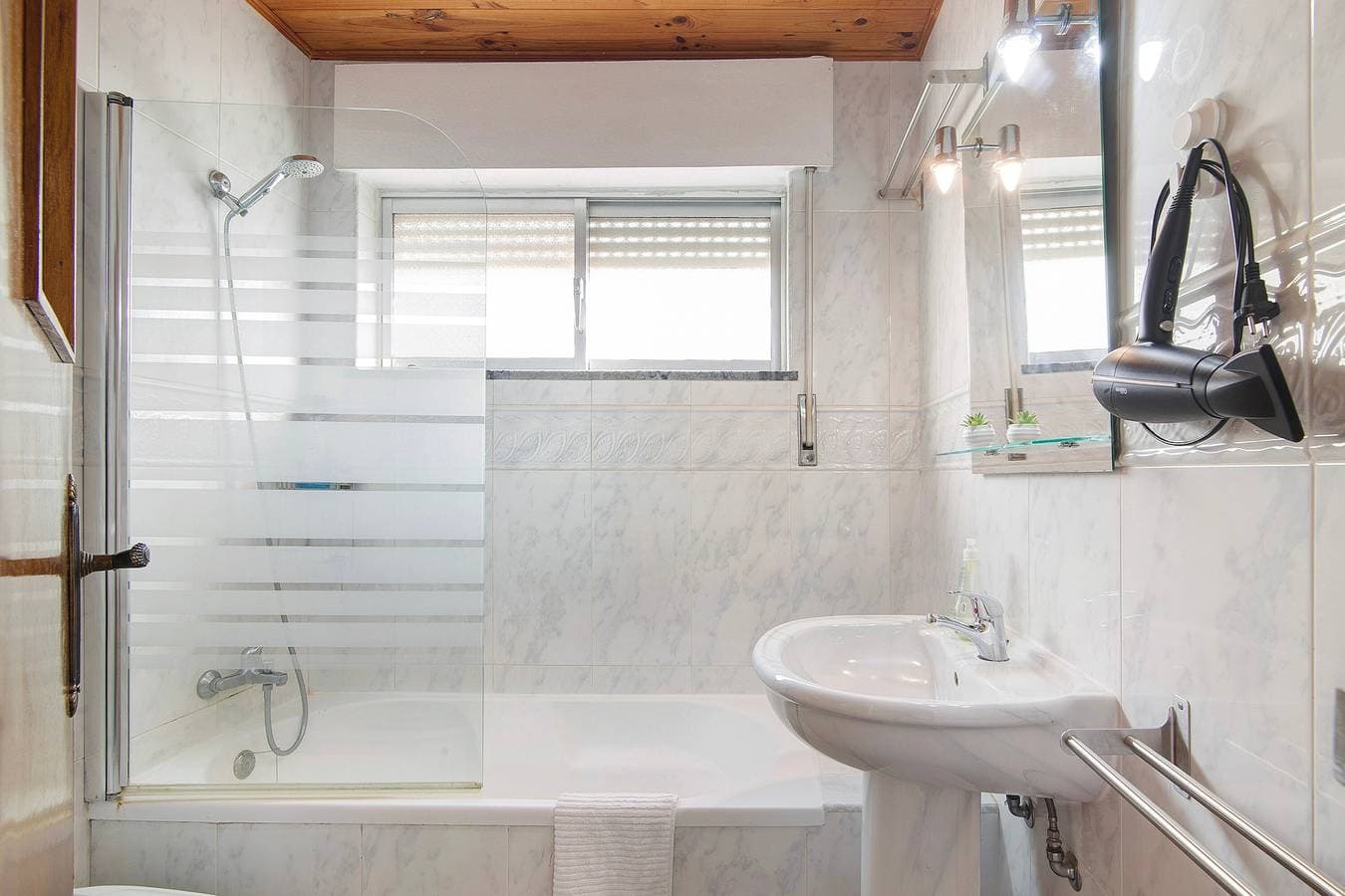 Foto 13 von 19: Ferienwohnung 'Matinhos House' mit Balkon, WLAN und Klimaanlage