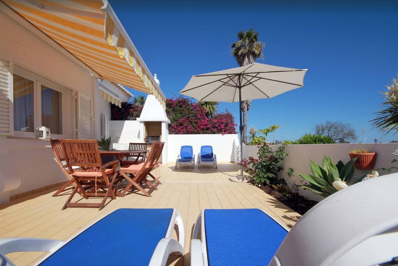 Foto 3 von 33: Ferienhaus "Villa Meia-Praia" mit Meerblick, Pool, A/C, Terrasse & Garten