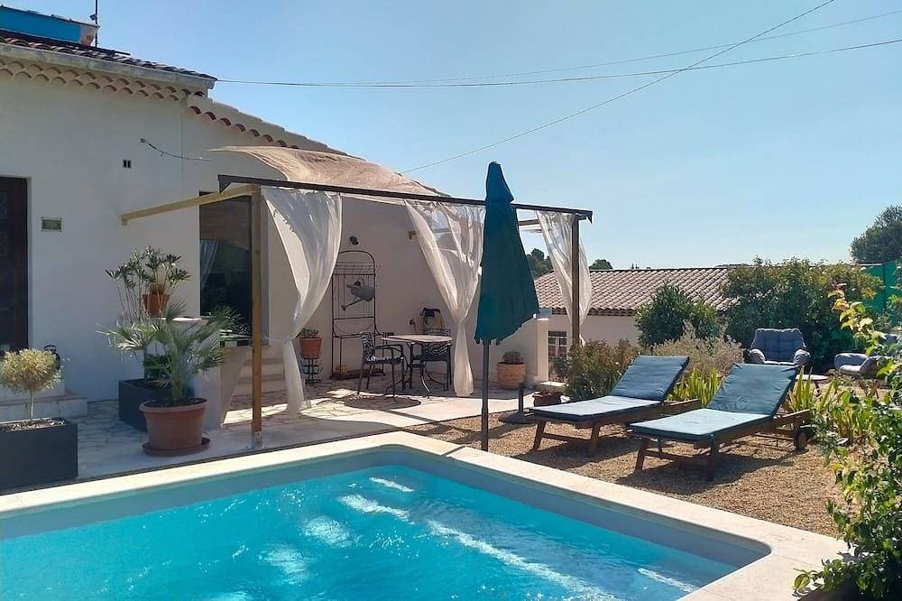 Renovated apartment within walking distance of the lively village of Flayosc 1