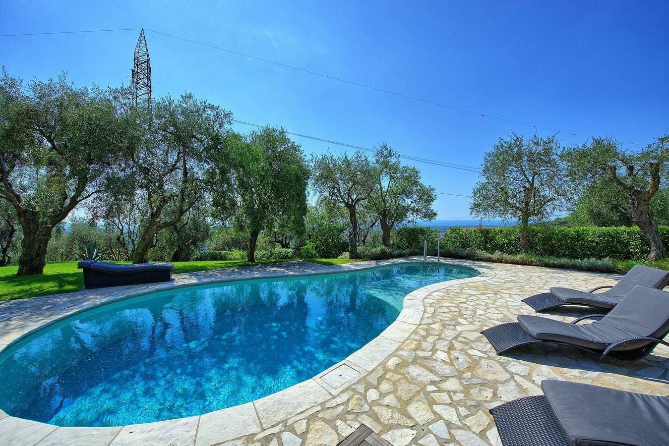 Foto 12 von 45: Villa für 8 Personen mit Pool