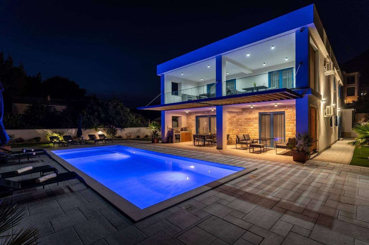 Foto 4 von 118: Villa with Private Pool