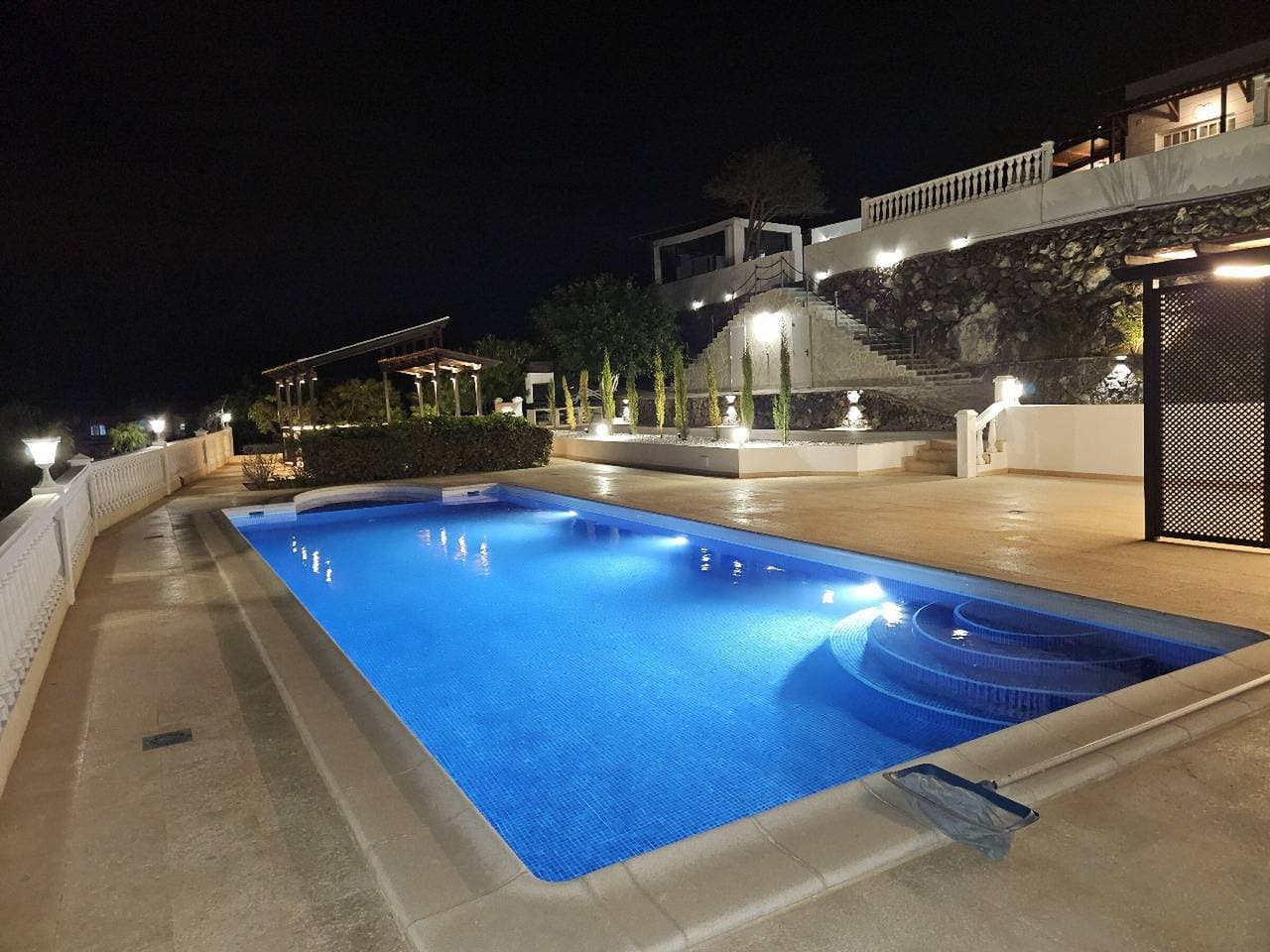 Foto 2 von 45: Ferienvilla 'Cool 4-bedroom with Sea Views' mit Meerblick, WLAN und Klimaanlage