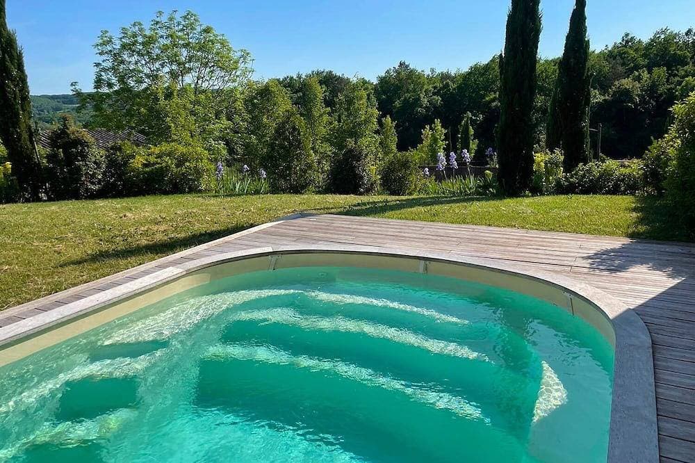 Luxuriöse Villa mit 3 Schlafzimmern und 3 Bädern mit Pool auf dem Anwesen eines Schlosses 1