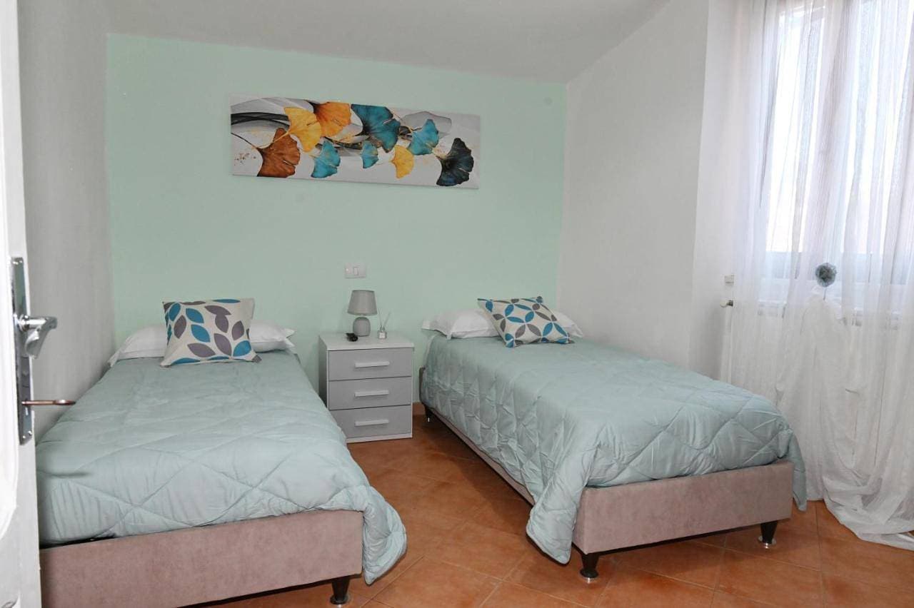 Foto 4 von 5: Three-Bedroom House
