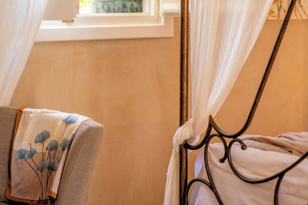 Foto 4 von 30: Kalliroi - Exquisite Villa exklusiv für zwei mit großen privaten Pool konzipiert.