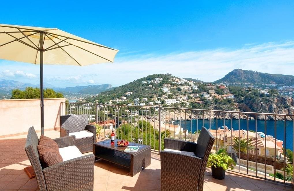 Foto 3 von 25: Charming Villa with Sea Views & Pool. Up to 7 Guests