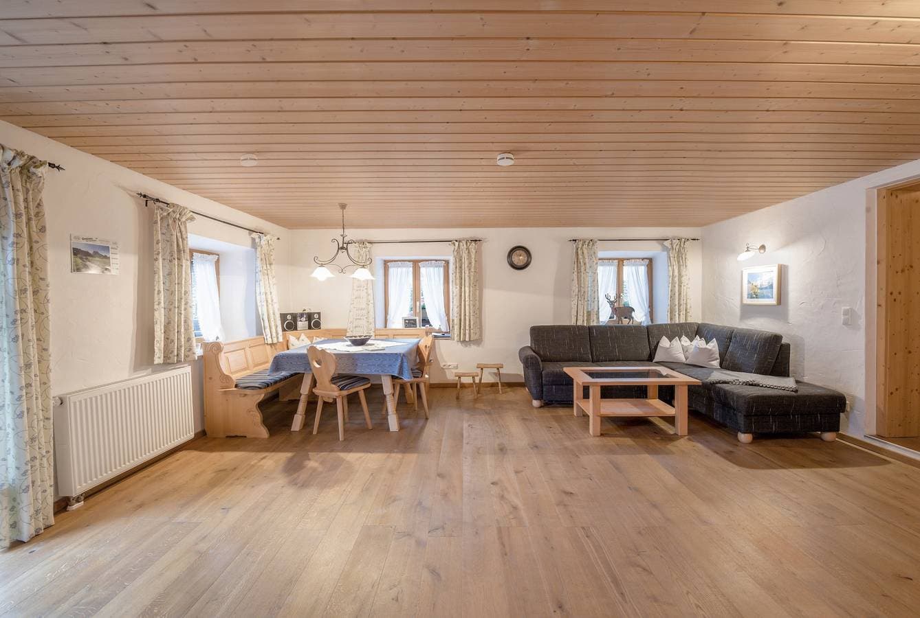 Foto 3 von 25: Ferienwohnung Waxenstein mit Balkon, Bergblick und WLAN