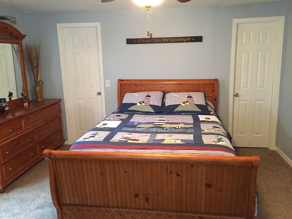 Foto 10 von 28: * Lakefront * Ziehen Sie den Netzstecker in unserem Lakehouse mit Bootsrampe und eigenem Dock - ohne WIFI