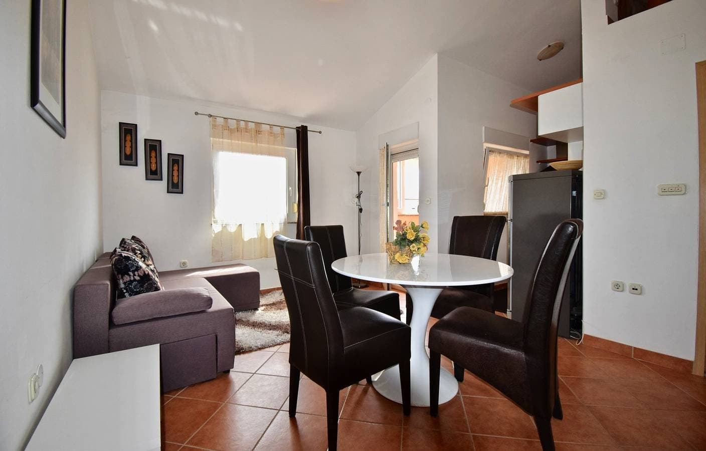 Foto 3 von 24: Comfortable apartment near the Hidrobaza beach