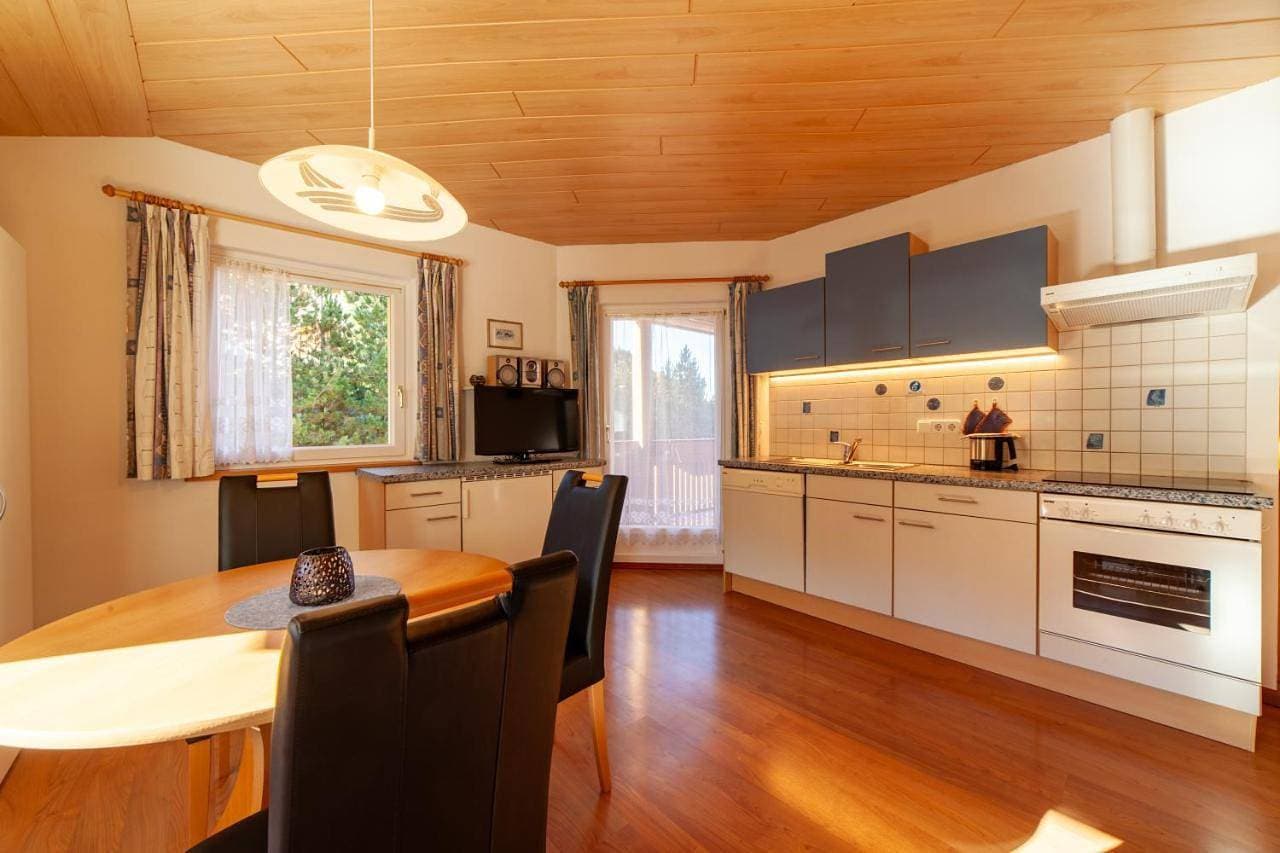 Foto 8 von 11: One-Bedroom Apartment with Mountain View
