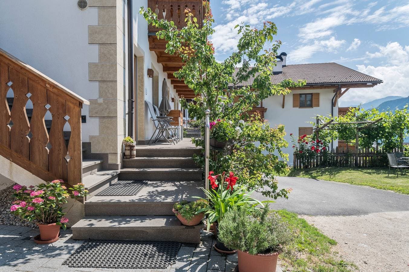 Foto 2 von 24: Ferienwohnung "Montis Moarhof Natur Apartments" mit Bergblick, Gemeinschaftsterrasse und WLAN